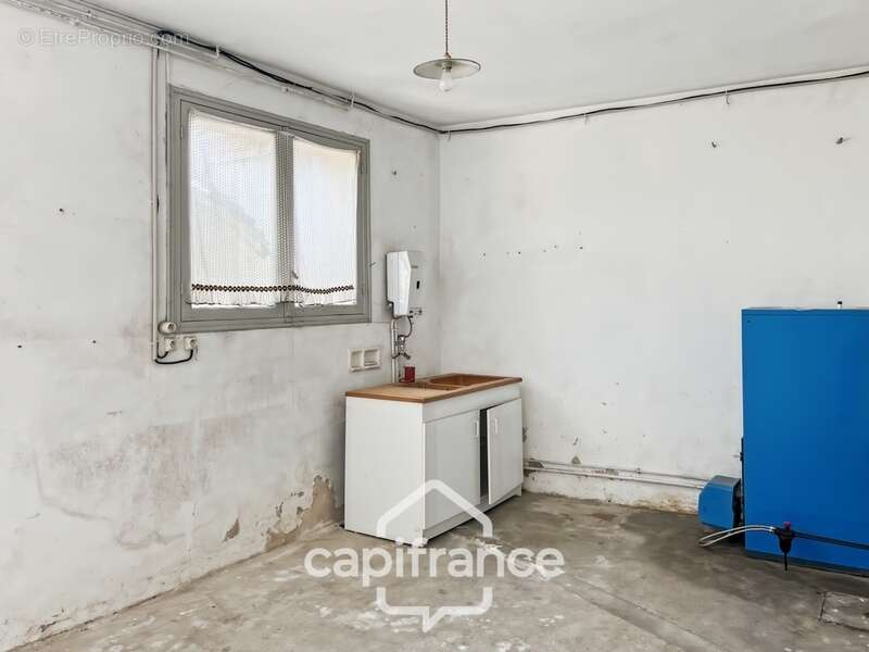 Maison à renover avec fort potentiel, cour et garage - photo 14