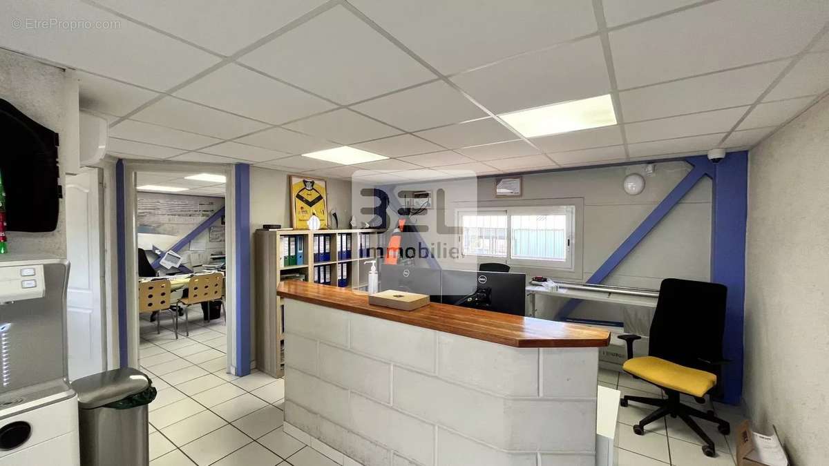 Commerce à LAUDUN-L&#039;ARDOISE