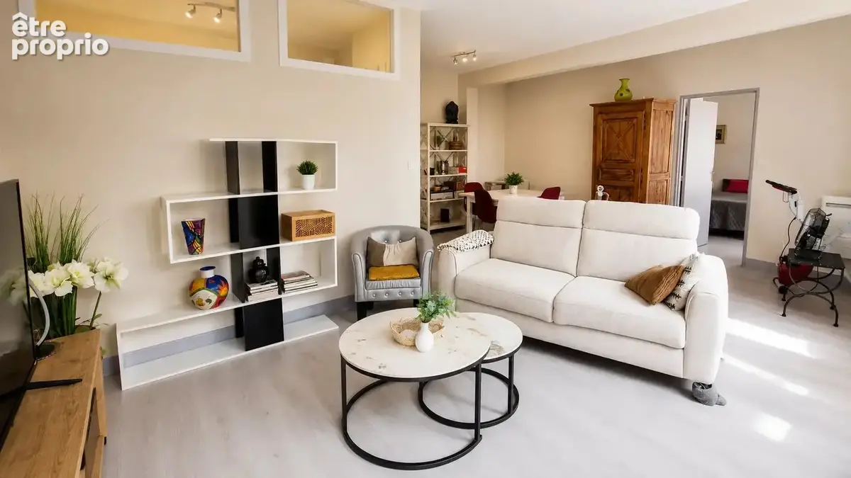 Exclusivite : centre ville appartement t2  au 1er étage . - photo 2