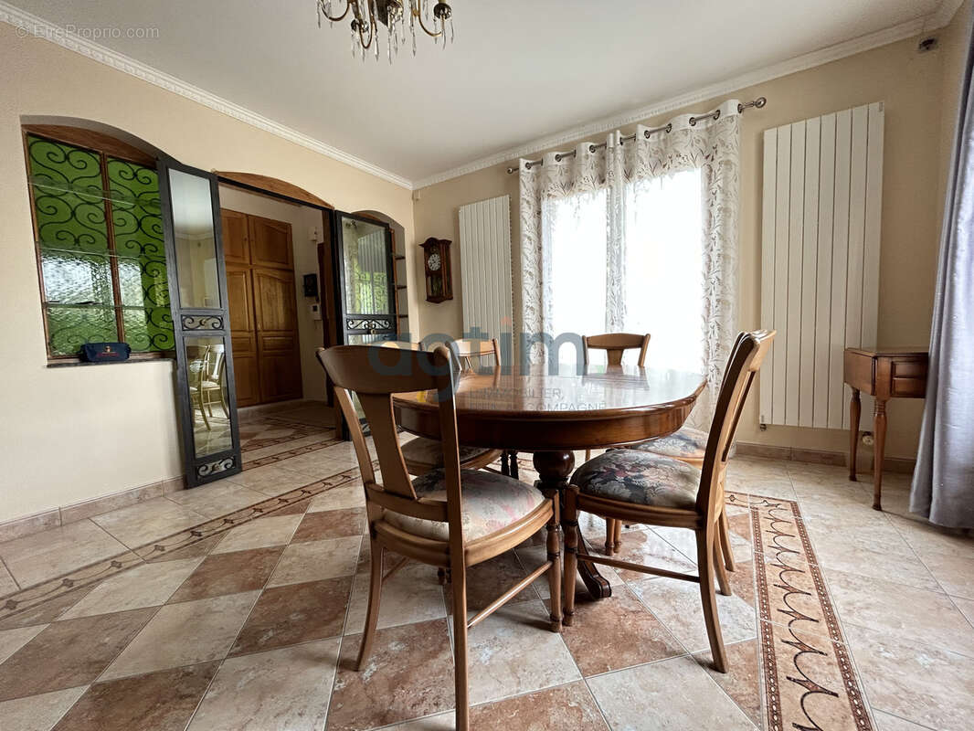Montaigu-Vendée, quartier calme, maison 200 m2, 6 chambres, et terrain constructible! - photo 7
