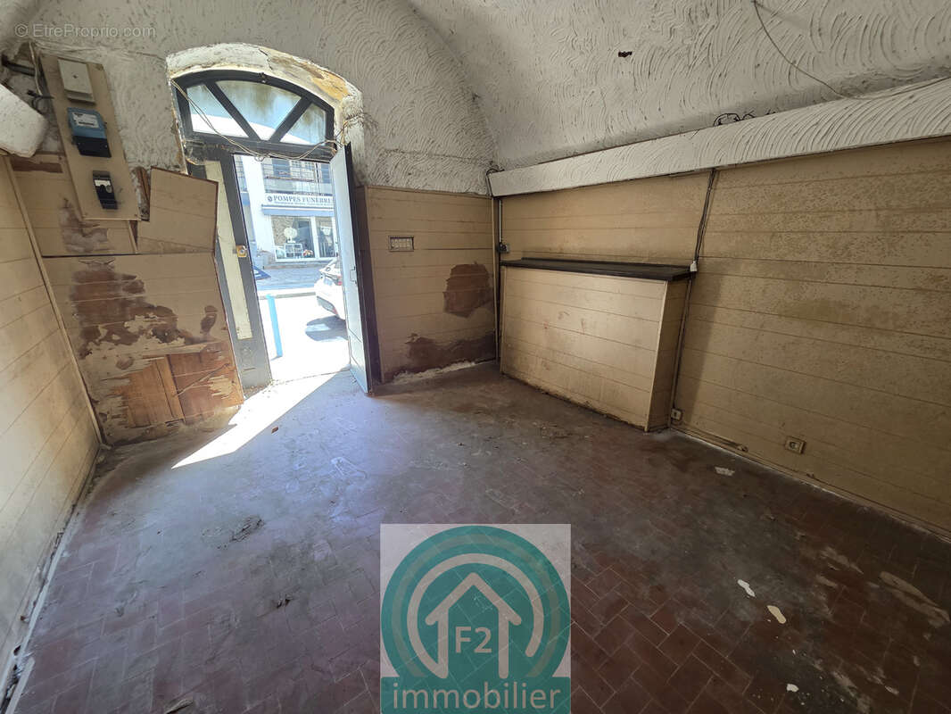 Appartement et cave dans un immeuble ancien au centre d'Aleria - photo 11