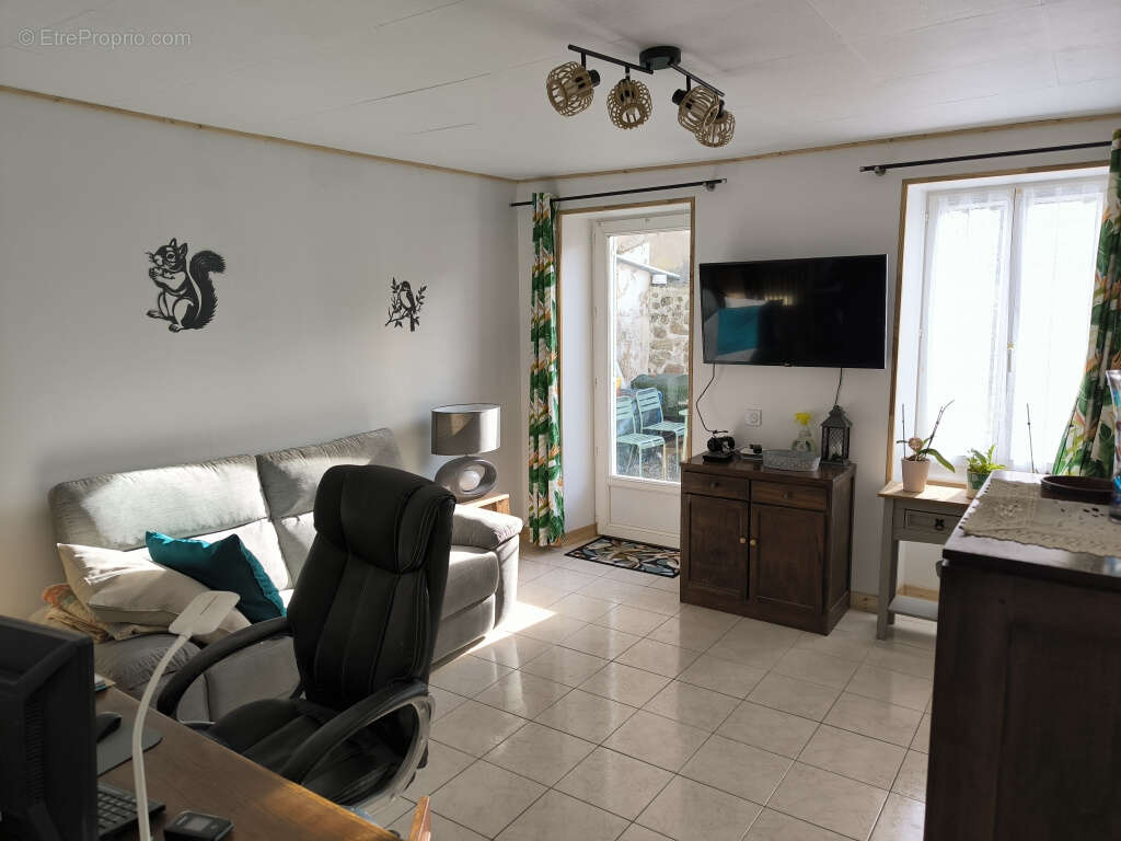 Maison à OUROUX-EN-MORVAN