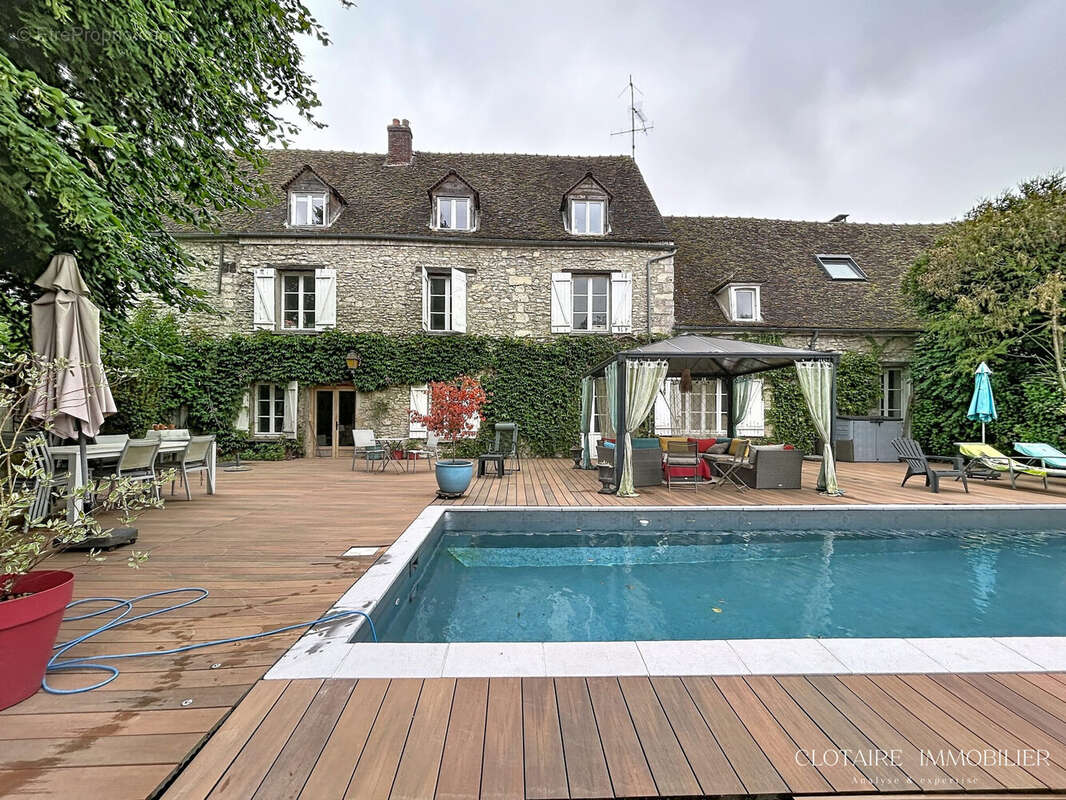 Maison 450 m² à Fontaine-Chaalis  - photo 2