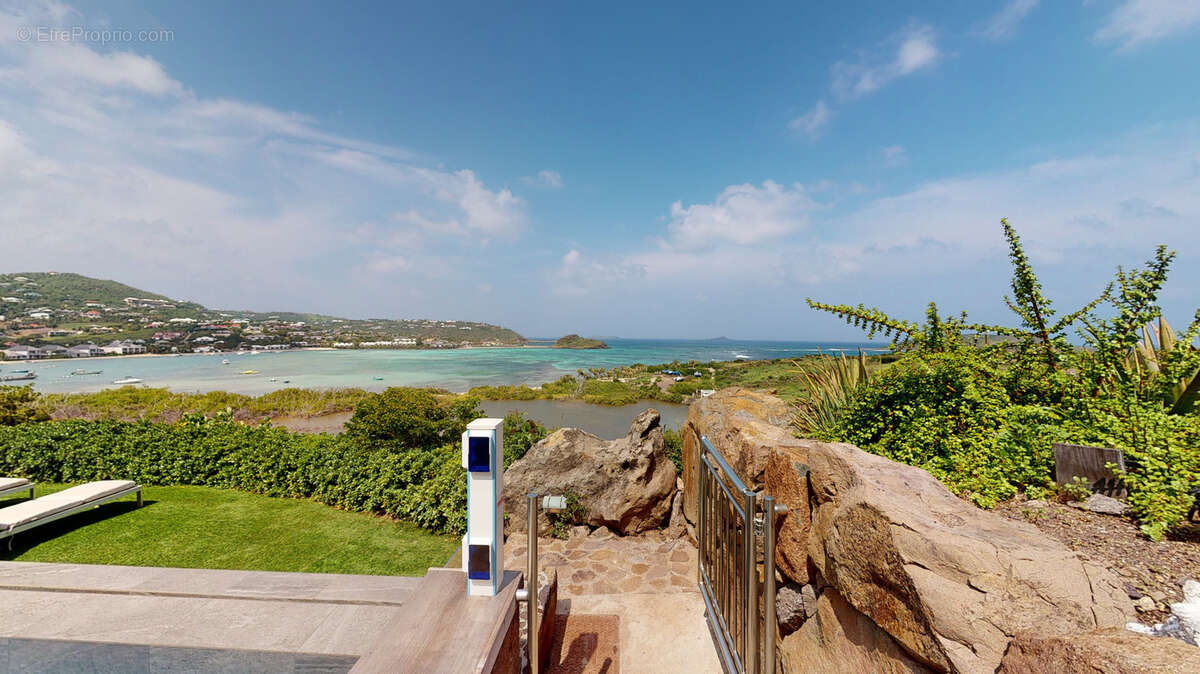 Maison à CAPESTERRE-BELLE-EAU