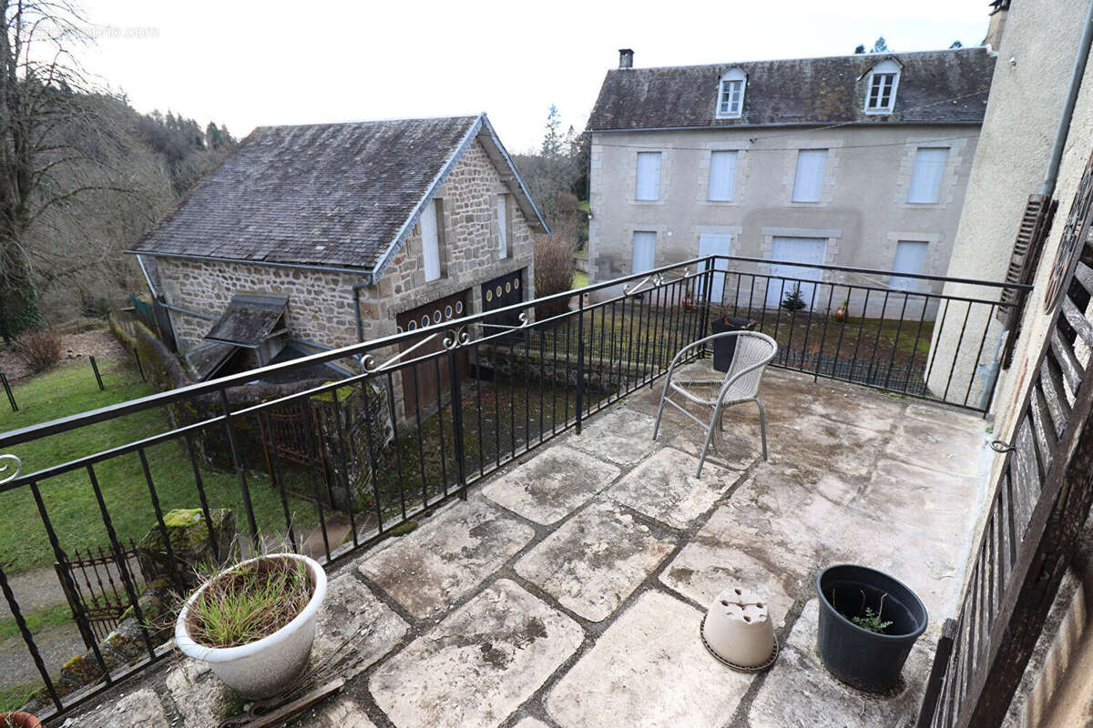 CORREZE. Ville de CORREZE. Maison en pierre avec 6 chambres. - photo 8
