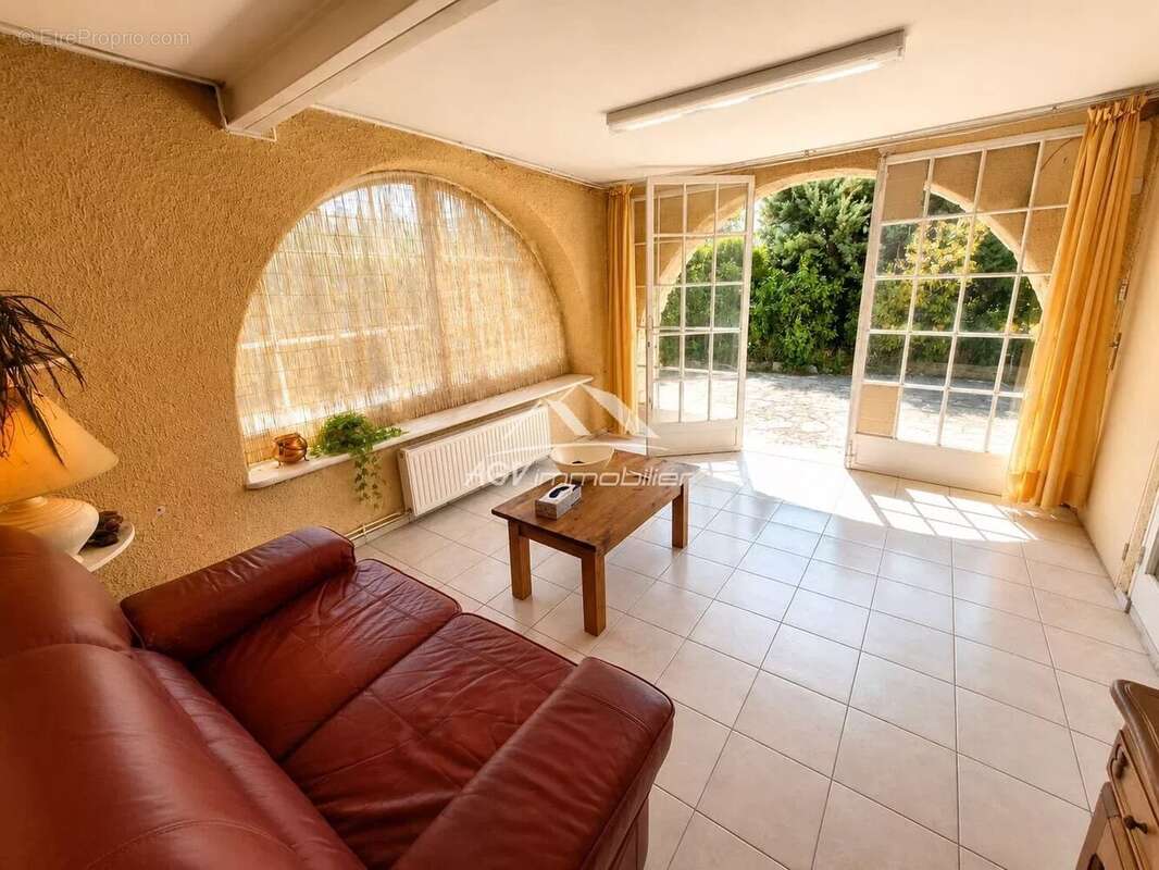 A Alès, maison d'environ 142 m² avec terrain attenant proche des commodités - photo 6