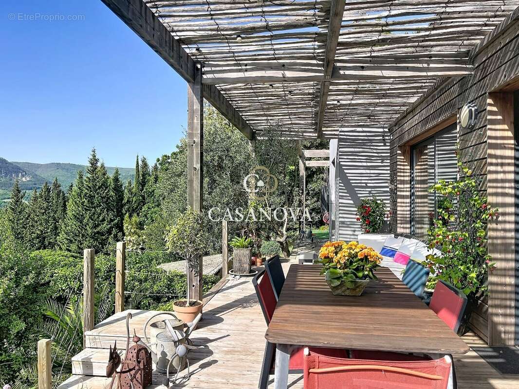 Villa d'architecte contemporaine avec piscine à débordement chauffée et vue panoramique exceptionnelle sur les hauteurs de Lodèv - photo 14