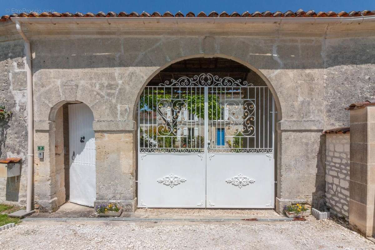 Maison à SAINT-SULPICE-DE-COGNAC
