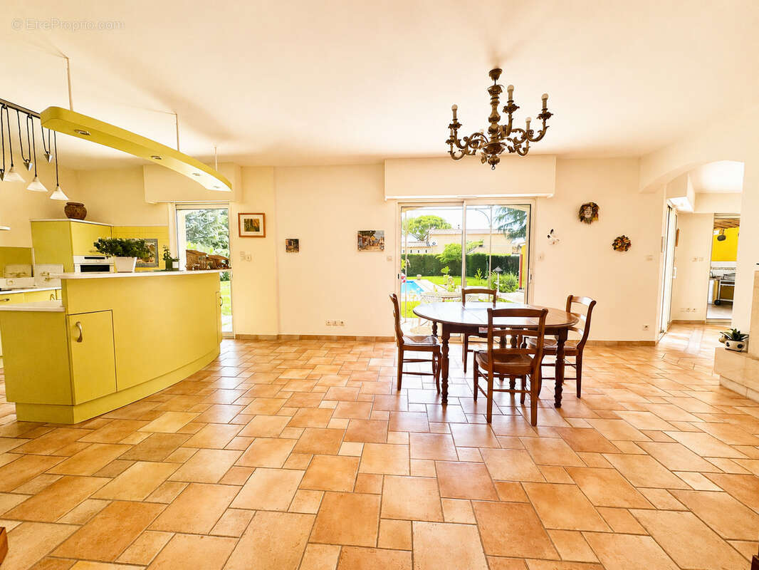 Valreas centre - villa - quartier calme - photo 8