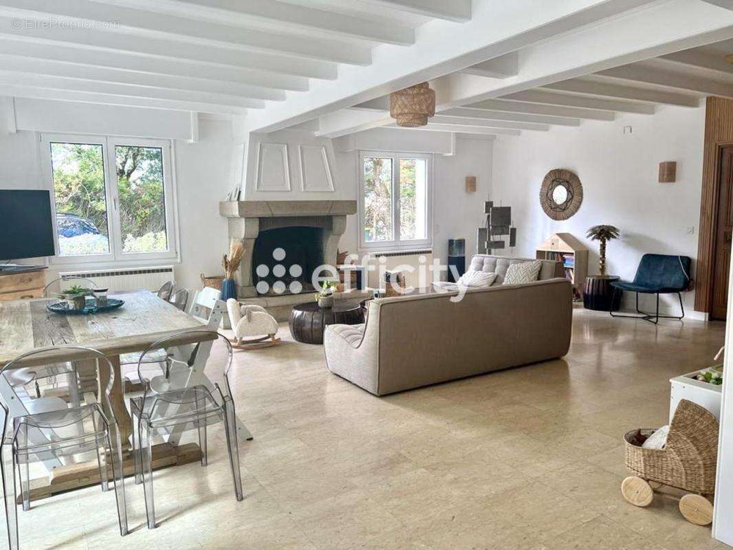 Maison à LA TURBALLE