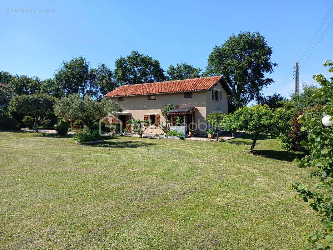 Maison à MIRANDE