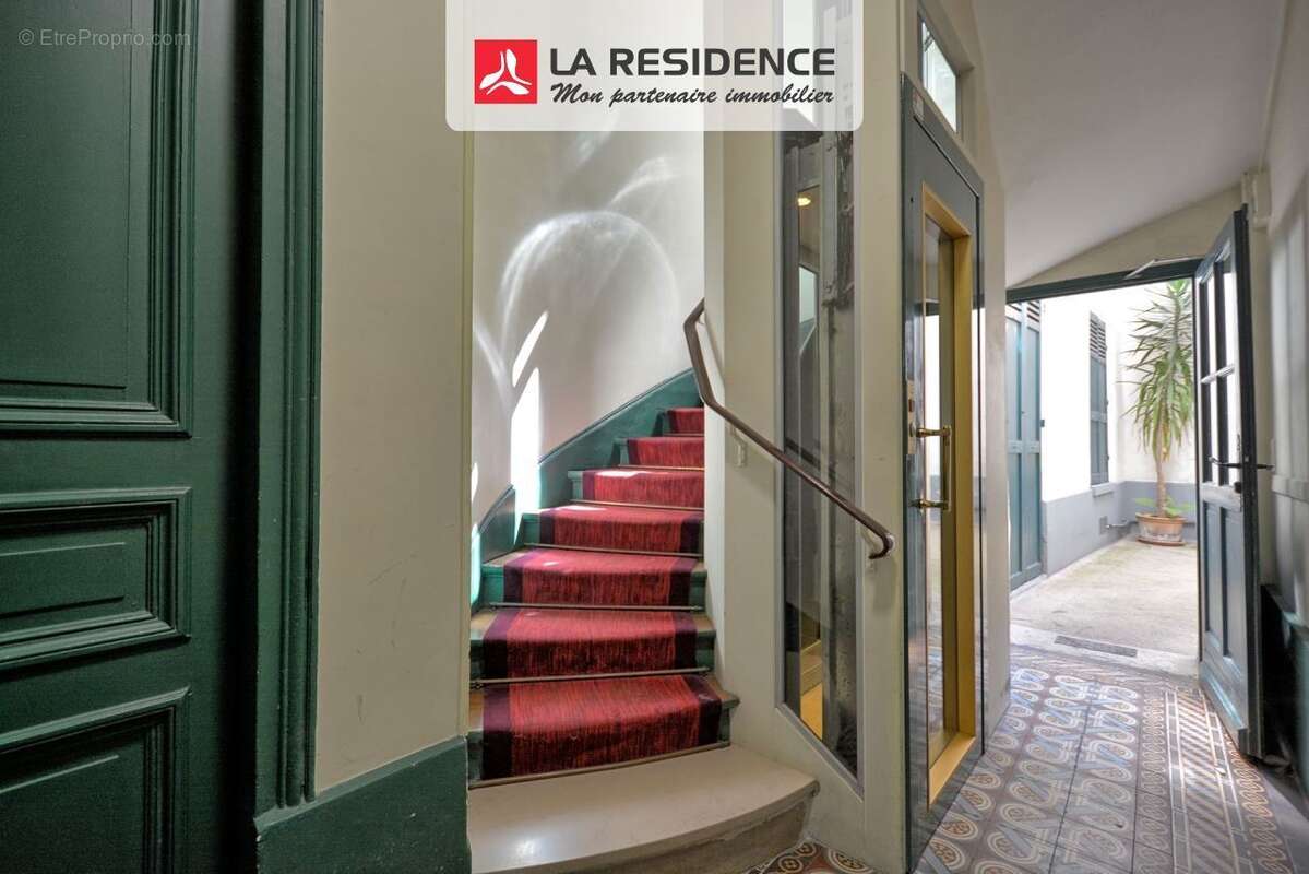 Appartement à PARIS-17E