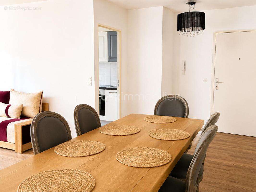 EXCLUSIVITÉ – Puteaux République  Appartement familial 113 m²  4 chambres possibles  Balcon  Cave  Parking  À 4 min du métro Lig - photo 2
