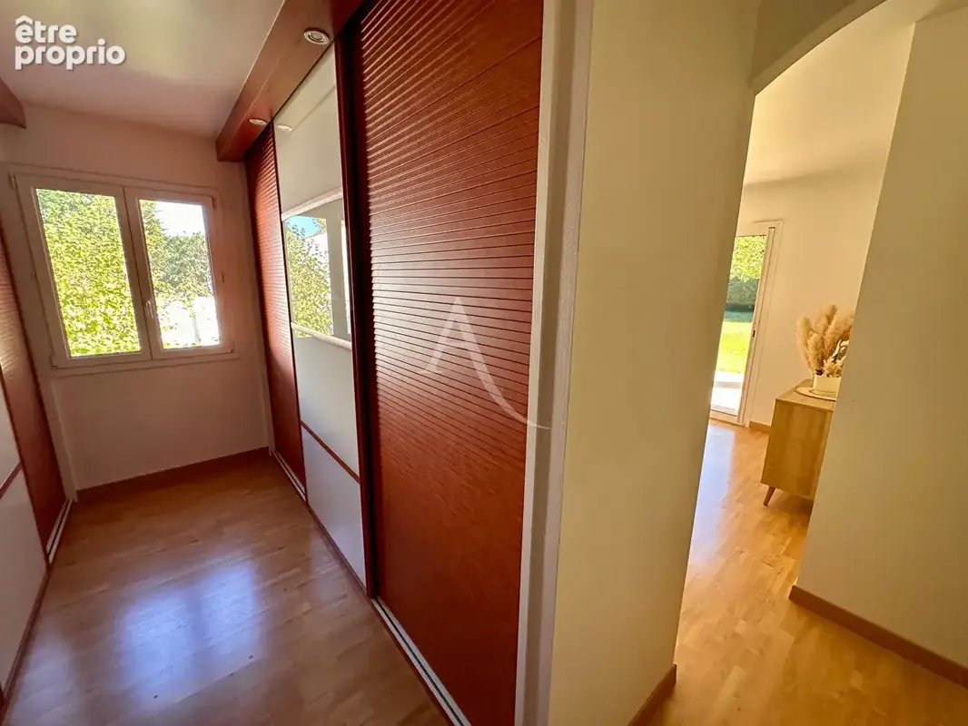 SAINTES - Belle propriété familiale de 186m² sur 2800m² de terrain arboré - photo 9