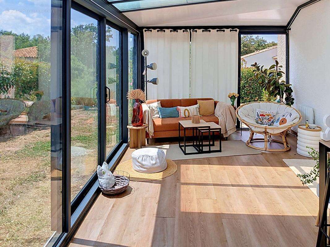 Maison T5 de 108 m2 sur 1705m² de terrain au calme - Camps La Source - photo 6