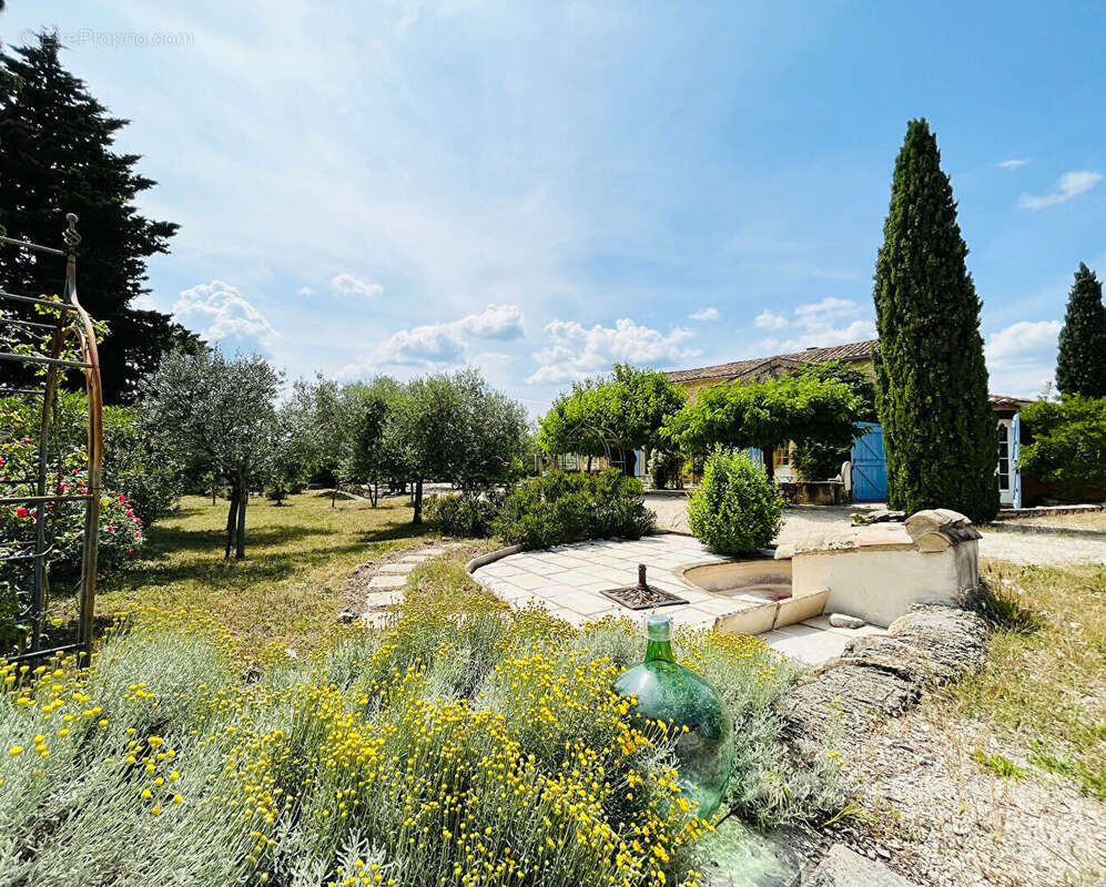Mas de 136m2 sur 1800m2 de terrain à 5 minutes de Goudargues - photo 3