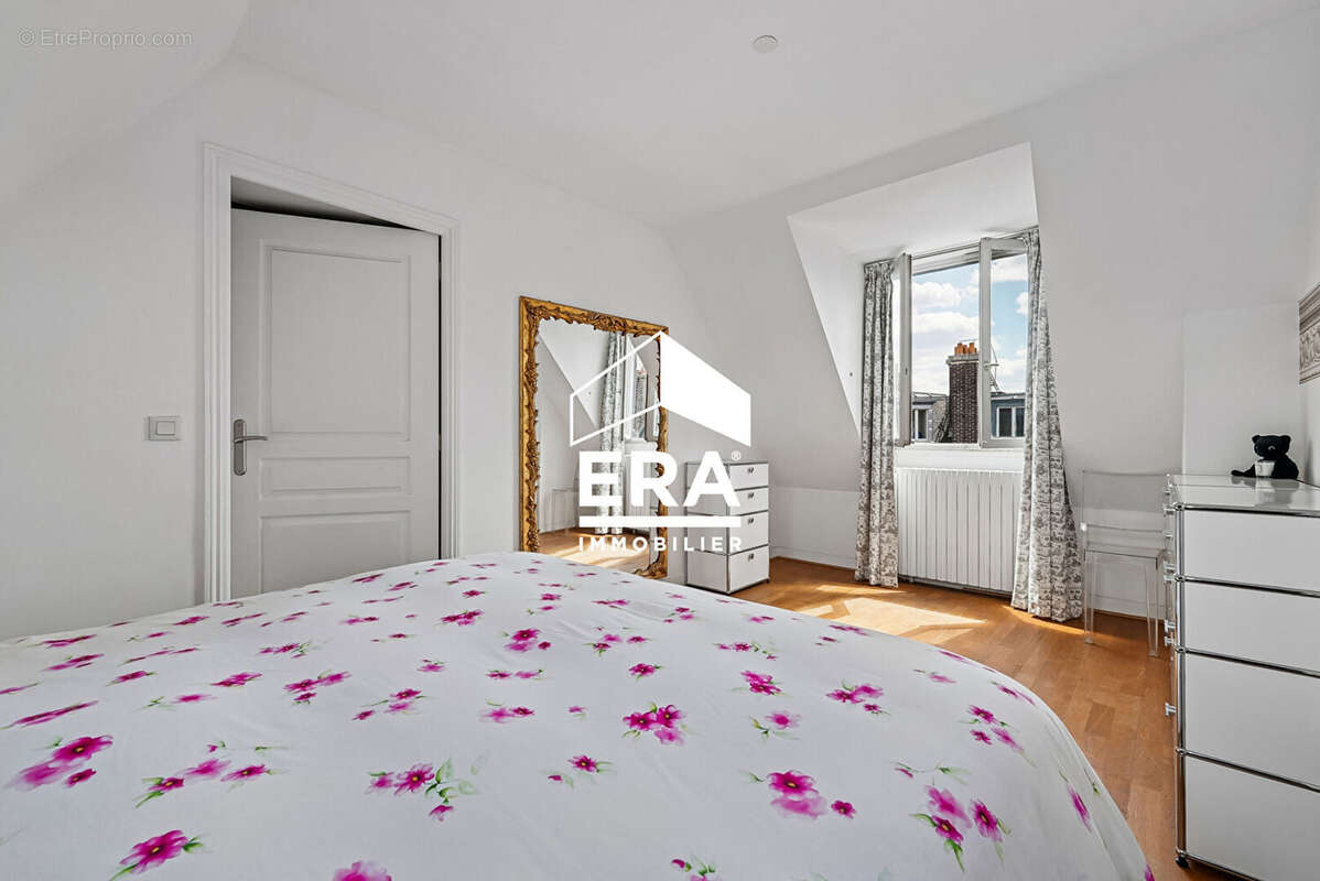 Appartement à PARIS-8E