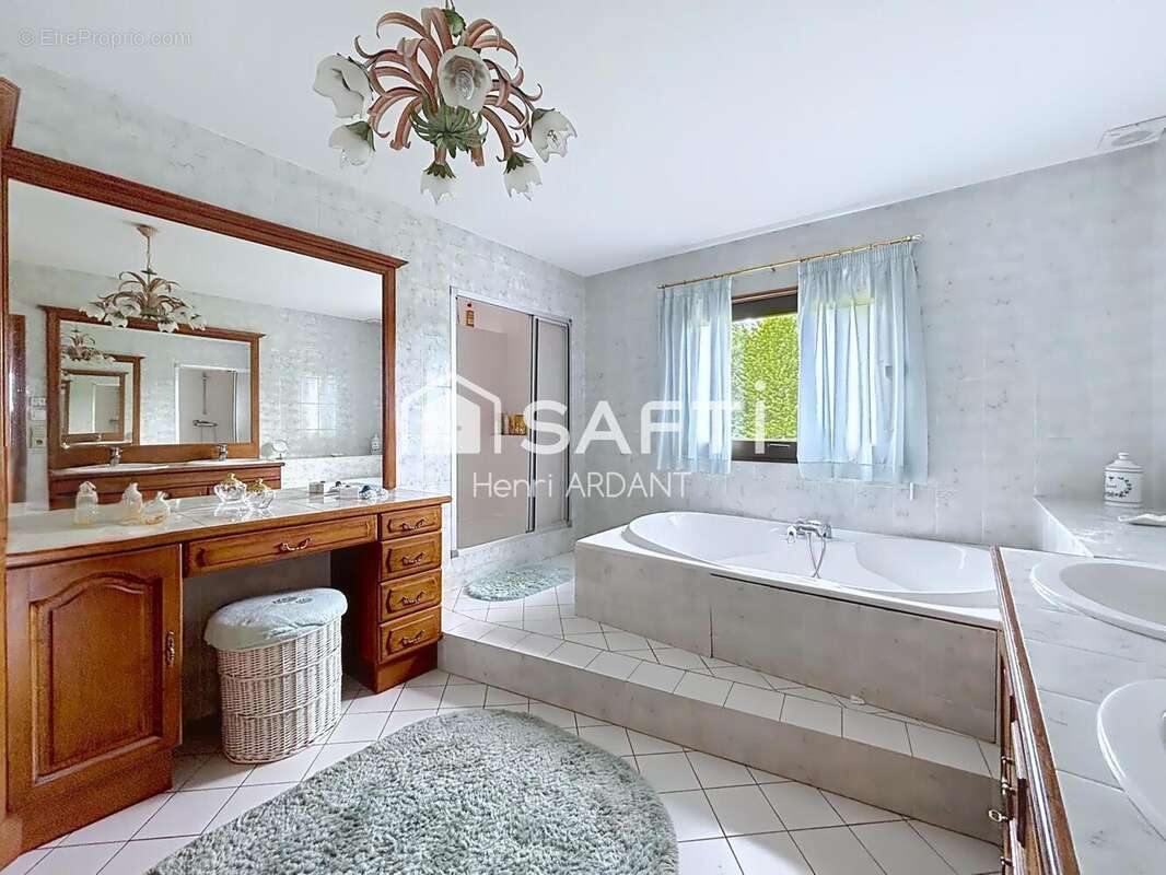 Maison 340 m² à Limoges  - photo 8