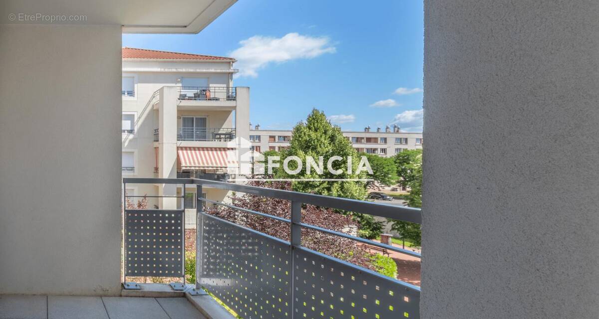 Appartement à DECINES-CHARPIEU