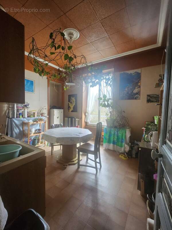 Maison à SAINT-LEONARD-DE-NOBLAT