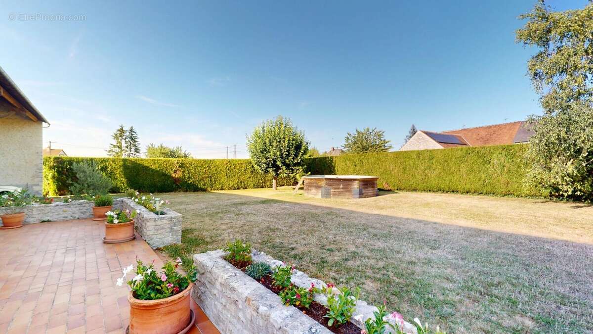 Maison à COURCELLES