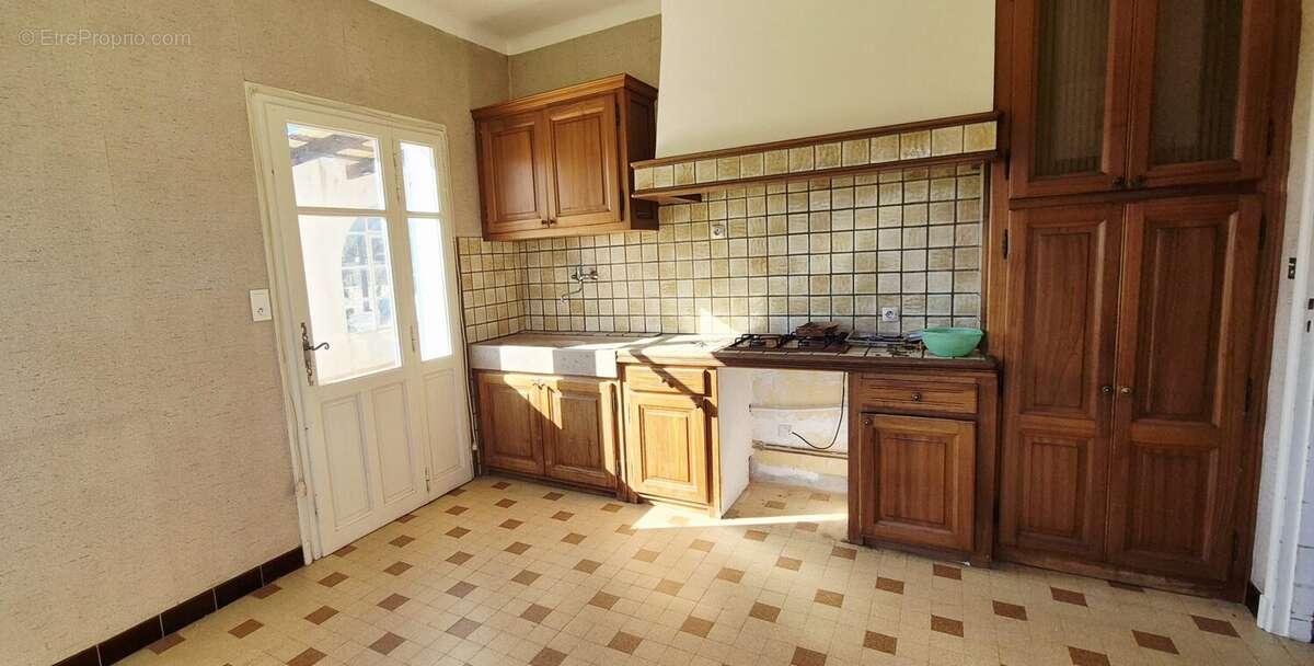Appartement à CEYRESTE