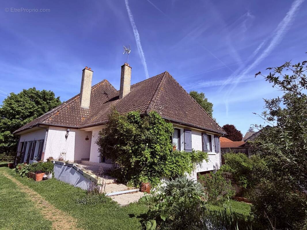Maison à LUSSAC-LES-EGLISES