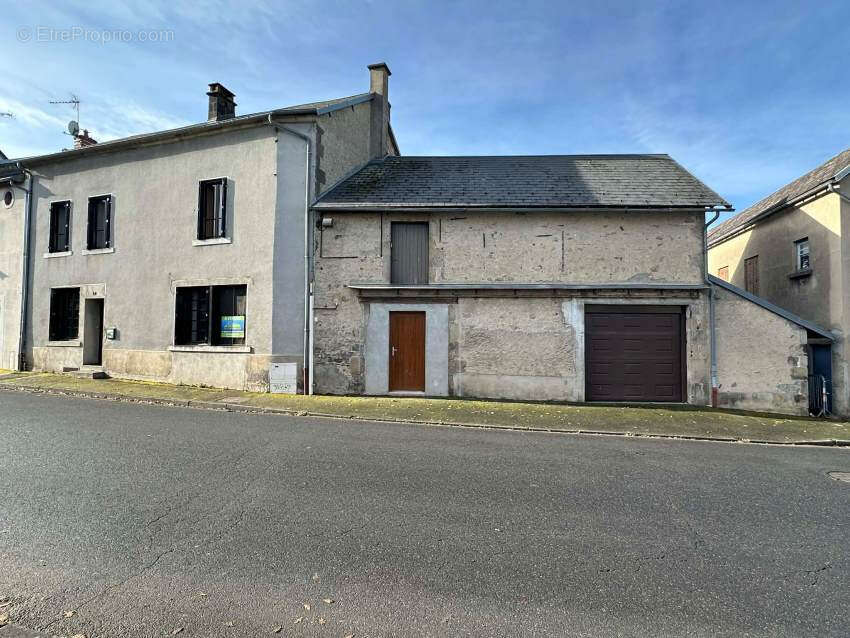 Maison à SAINT-GERVAIS-D'AUVERGNE