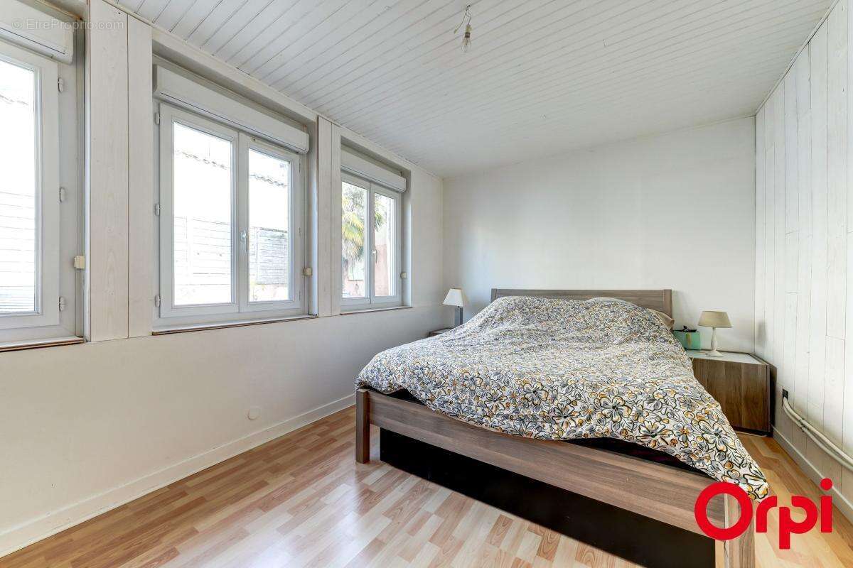 Maison à GREZIEU-LA-VARENNE