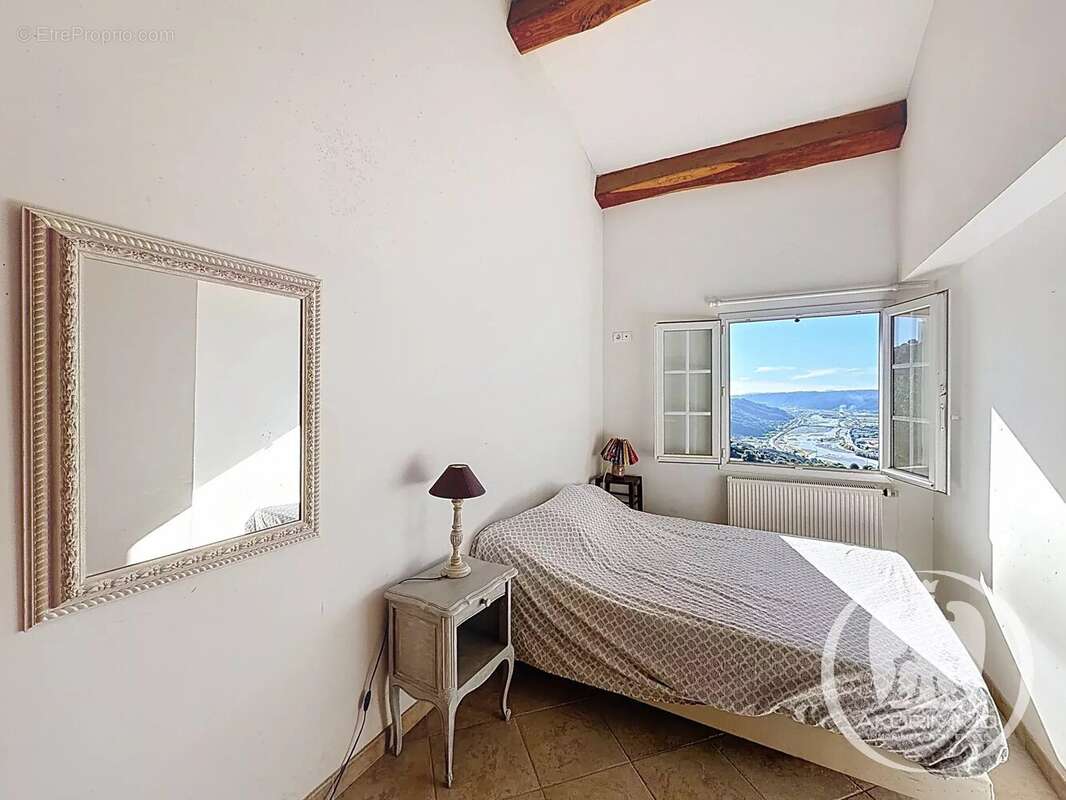 Maison à CASTAGNIERS