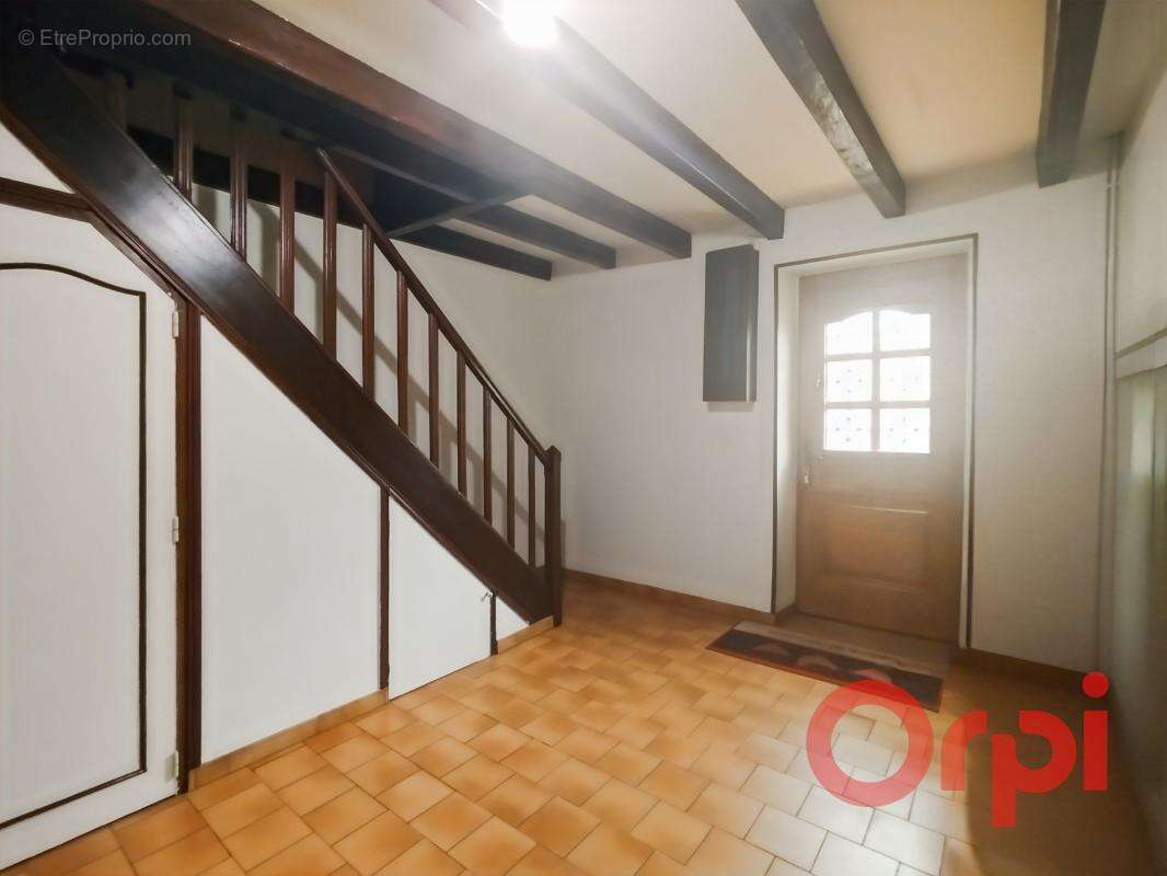 Maison à AINAY-LE-CHATEAU