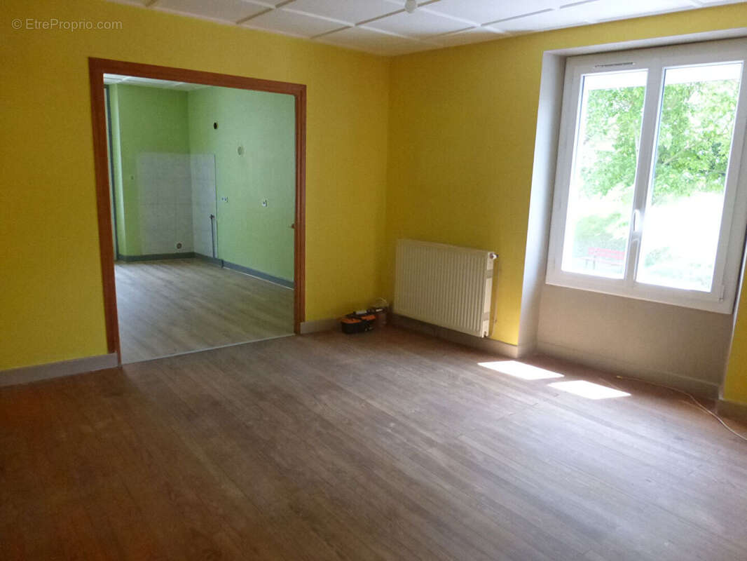 Maison à SAINT-GERMAIN-LEMBRON