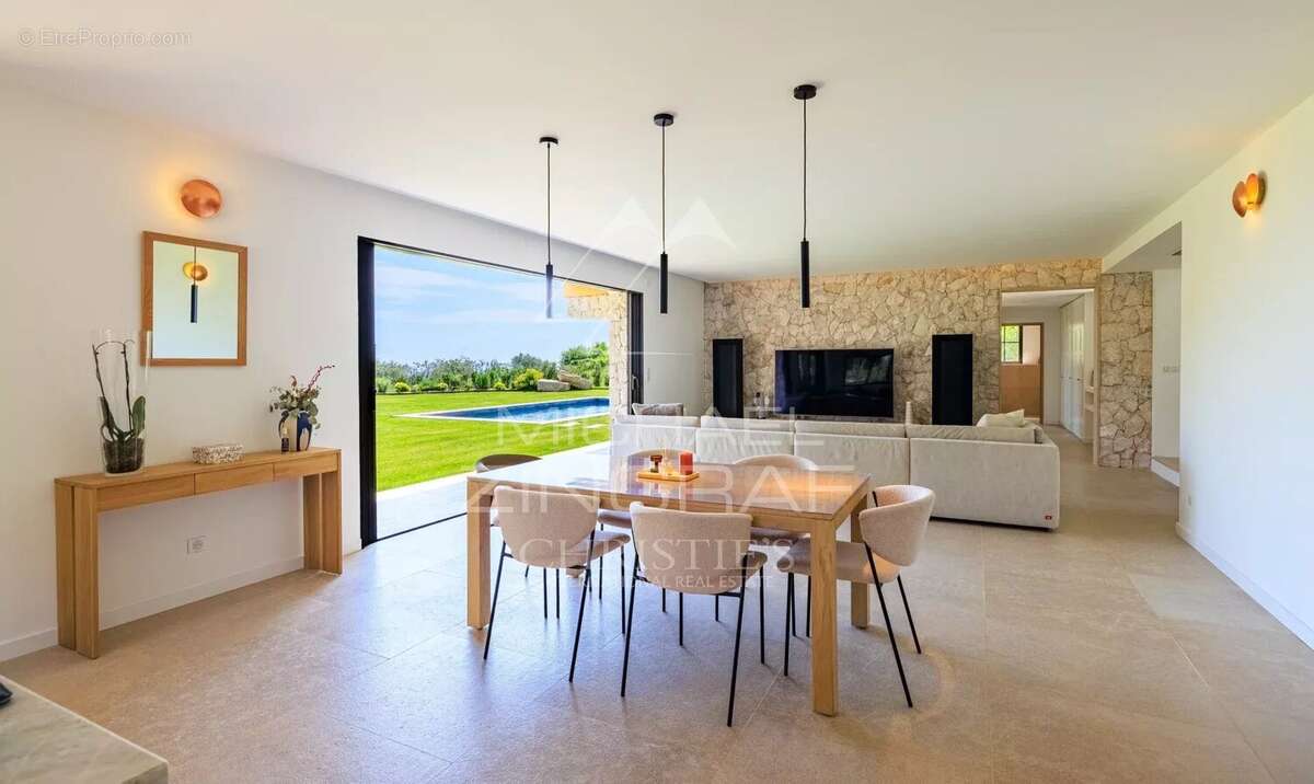 Maison à TOURRETTES-SUR-LOUP