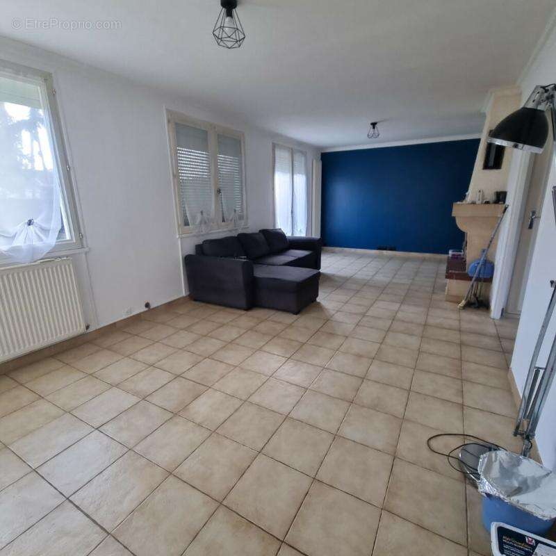 Maison à LES BORDES