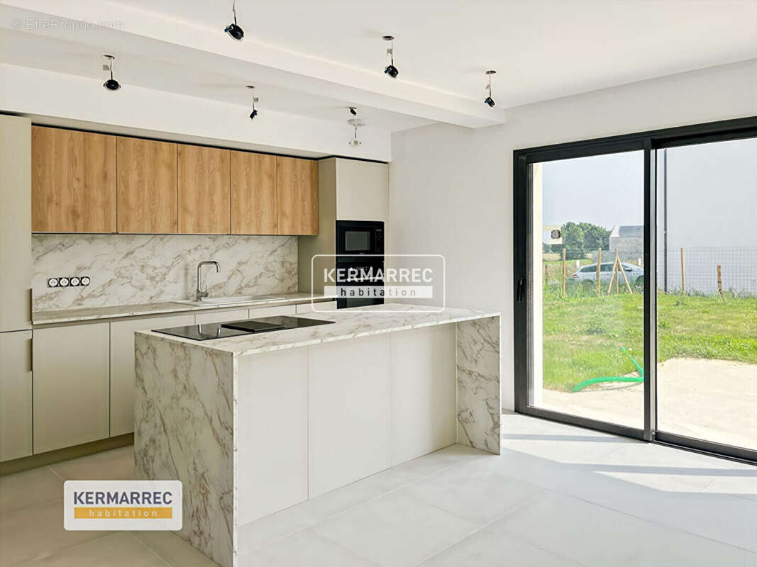 Maison à LA CHAPELLE-DES-FOUGERETZ