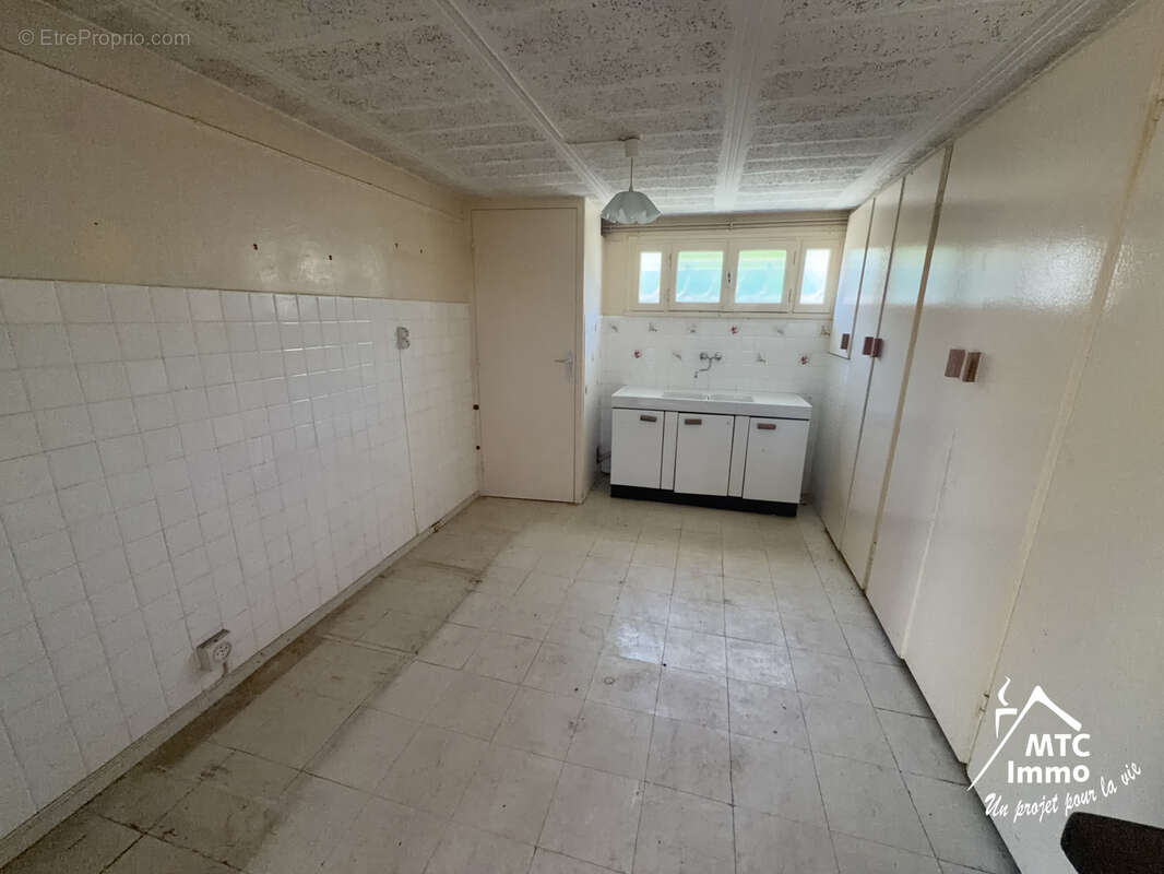 Maison a renover / terrain 518 m2 - photo 8