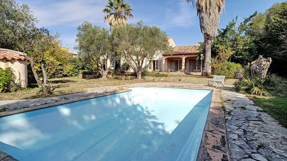 Maison à SIX-FOURS-LES-PLAGES