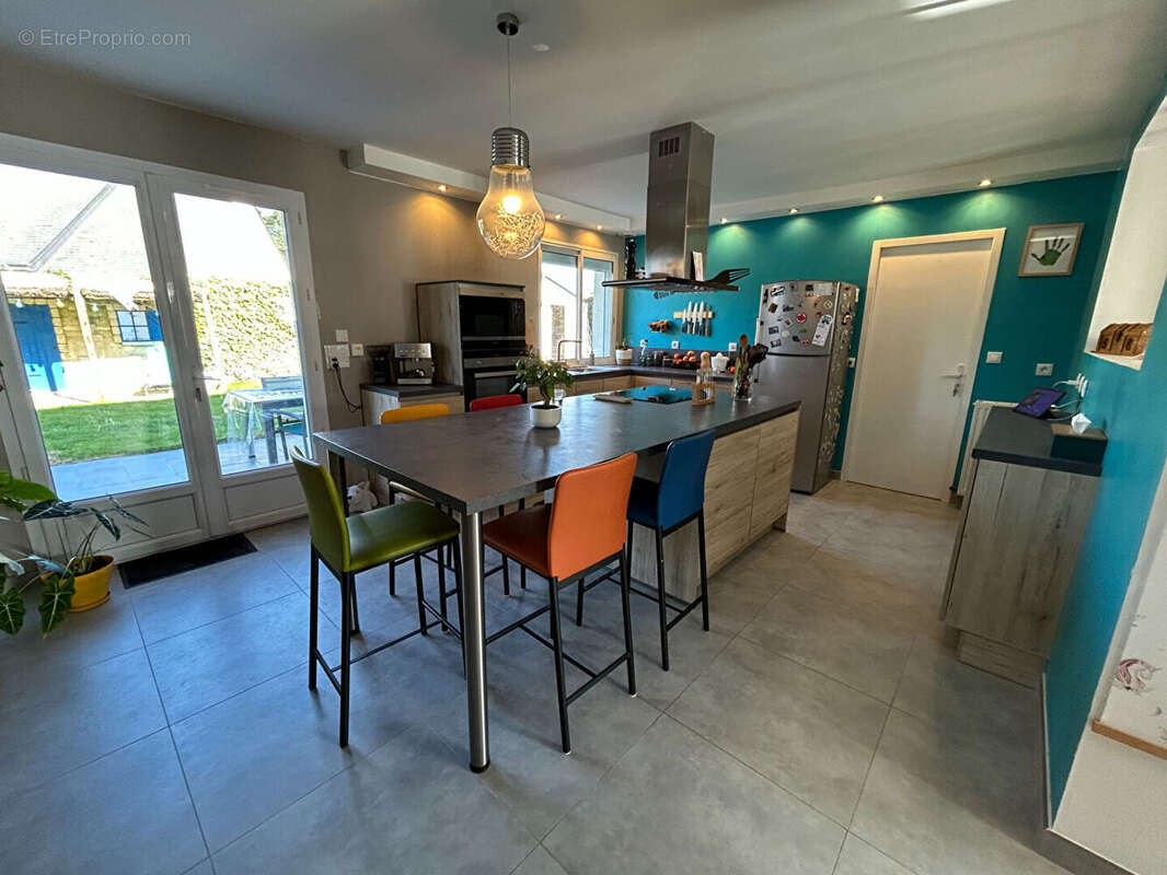 Maison à SAINT-CLEMENT-DE-LA-PLACE