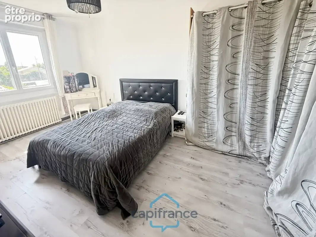 Dpt Gers (32), à vendre RISCLE très belle maison T8 de 220 m² habitables + grand garage et dépendances sur 875 m² de terrain, au - photo 9