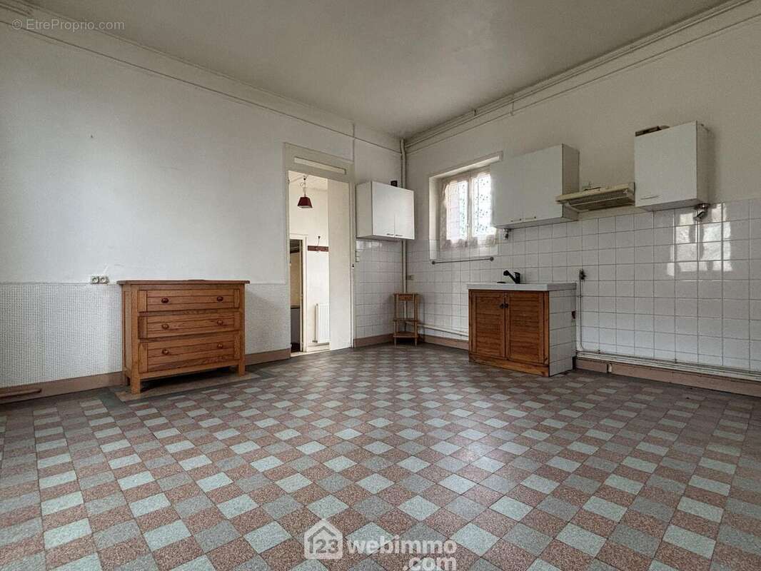 Reste à aménager. - Maison à INGRANDES