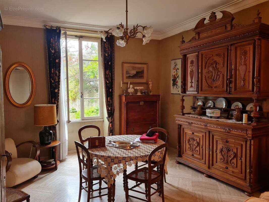 Maison à VALENCE-SUR-BAISE