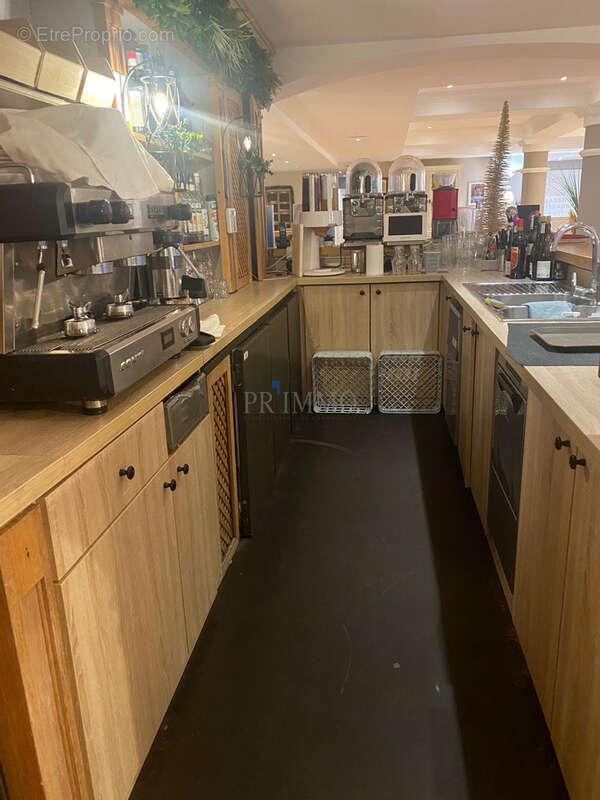 Commerce à ROQUEBRUNE-SUR-ARGENS