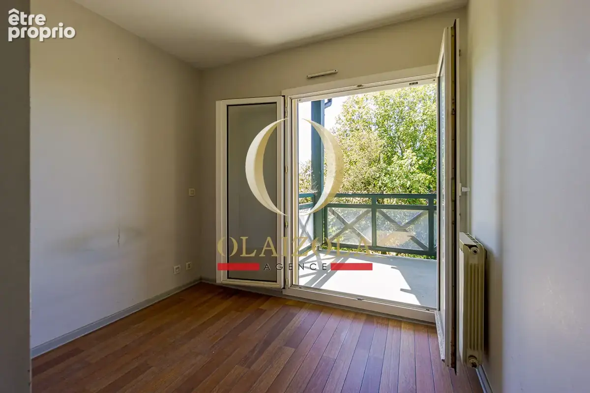 ANGLET - Appartement T2 avec vaste terrasse, cave et parking. - photo 7