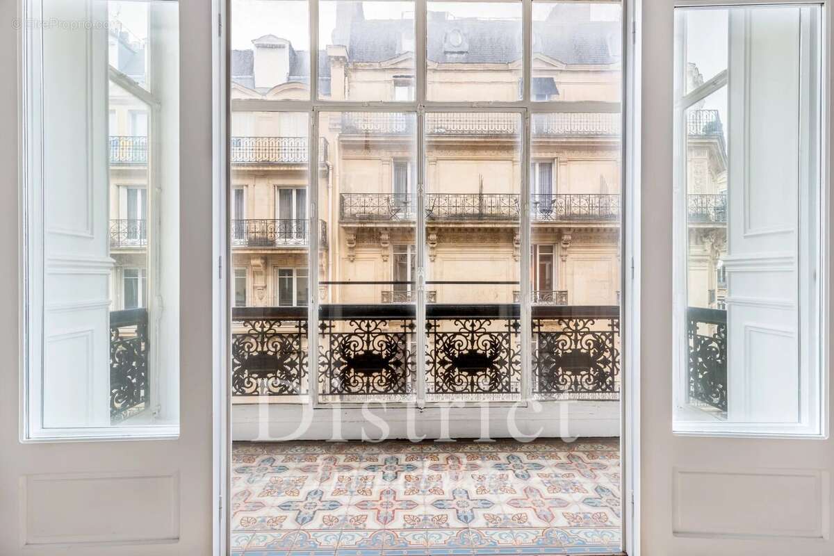 Appartement à PARIS-8E