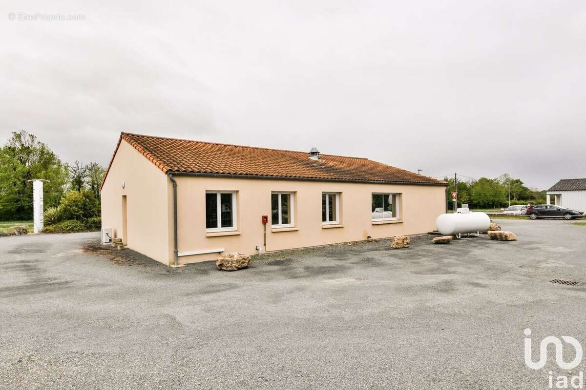 Photo 9 - Commerce à PRAHECQ