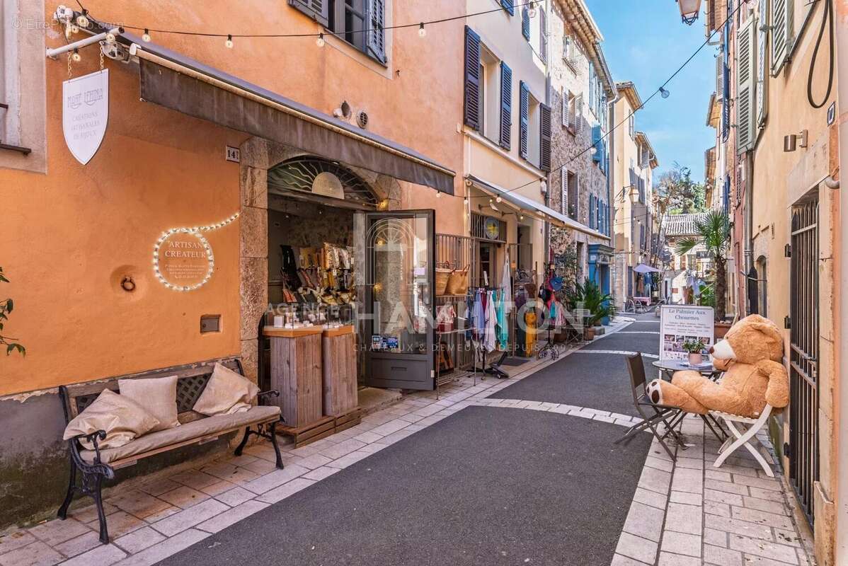 Commerce à VALBONNE