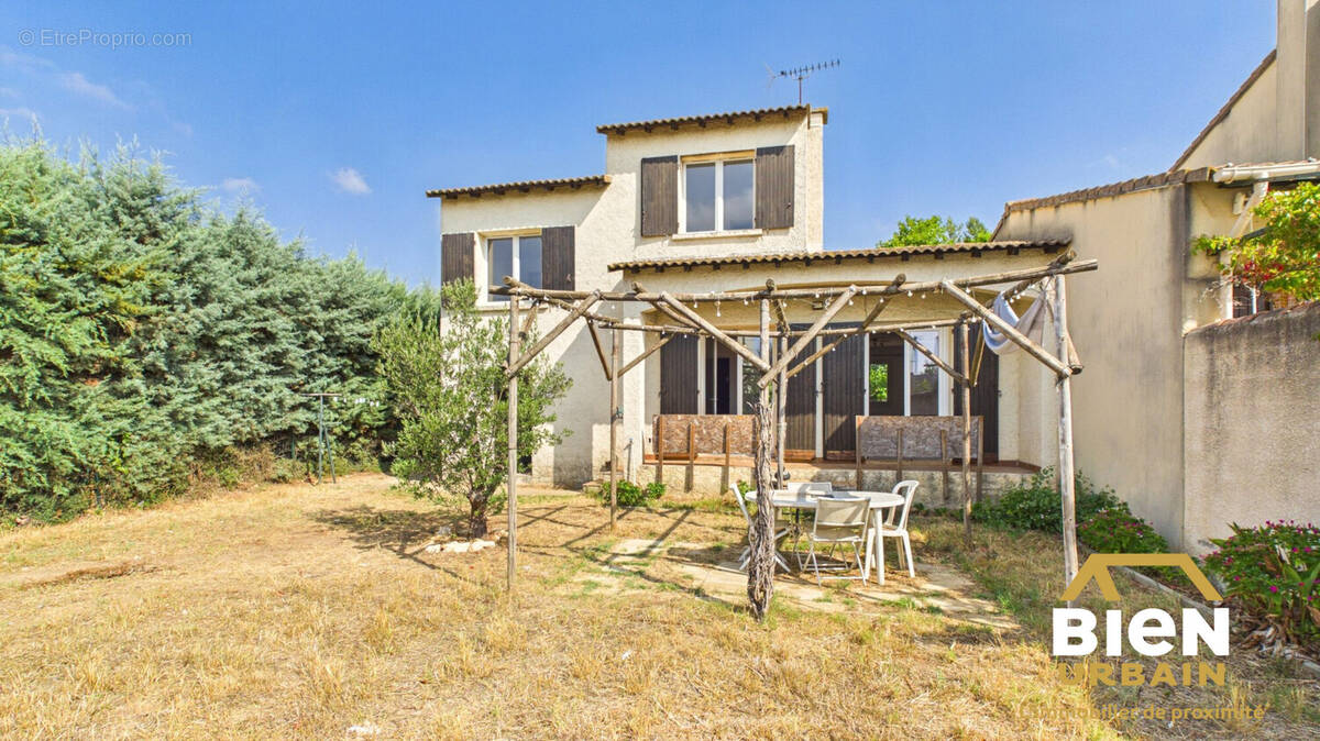 Maison à GARONS