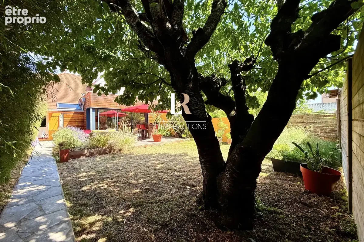 La Trompette - Magnifique maison bourgeoise avec jardin et dépendance - photo 2
