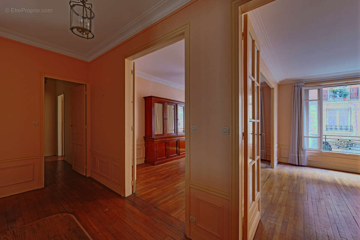 Appartement à PARIS-16E