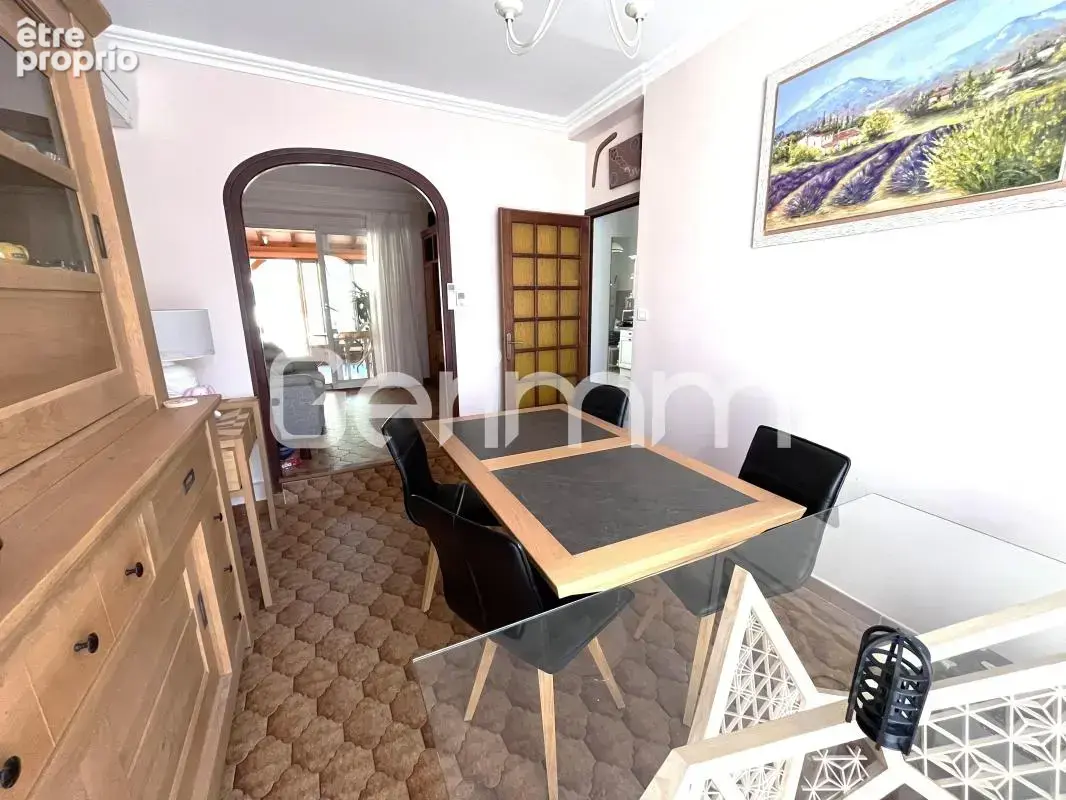 Vente - Maison - 4 pièces + cuisine - 100 m² - 319 000 € - - photo 3